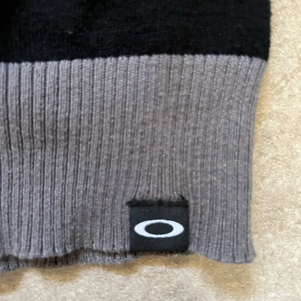 Oakley black and grey V neck sweater - Picture 2 of 6